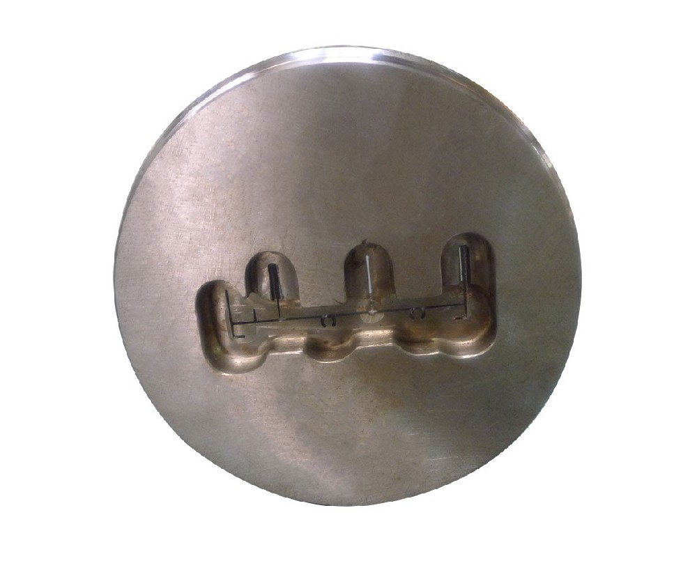 Single cavity mold